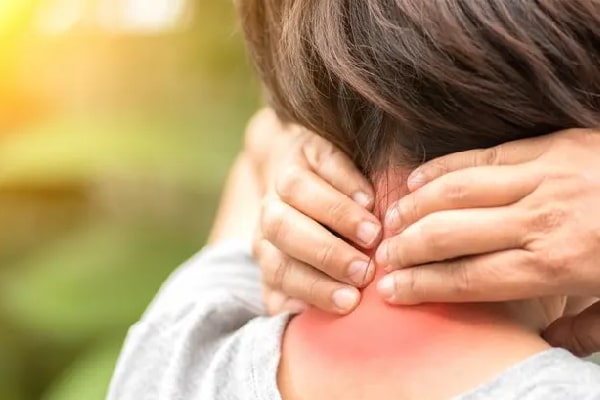 علت گردن درد چیست؟